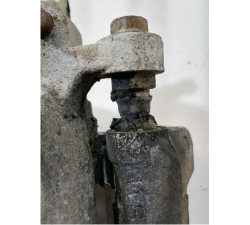 Суппорт тормозной передний левый