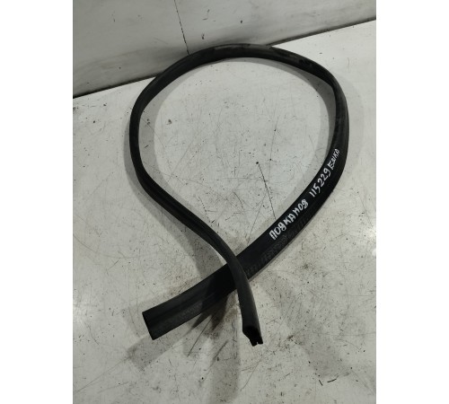 Уплотнитель капота