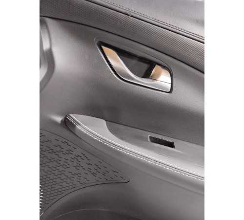 Обшивка двери передняя правая