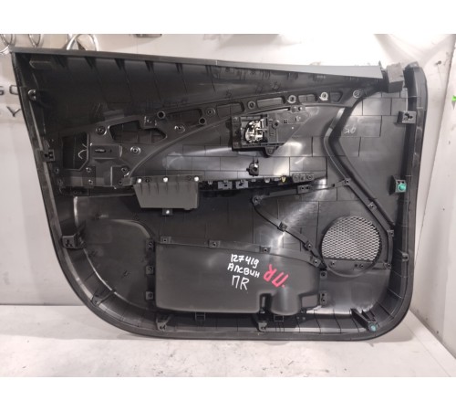 Обшивка двери передняя правая