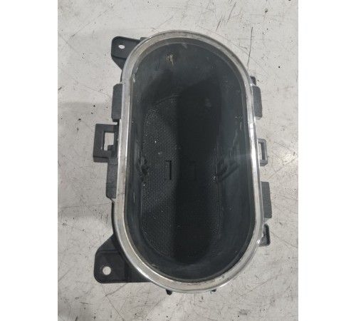 Подстаканник центральной консоли