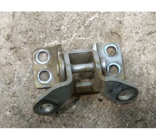 Петля крышки багажника нижняя