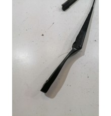 Поводок стеклоочистителя левый