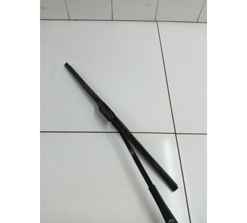 Поводок стеклоочистителя (левый)