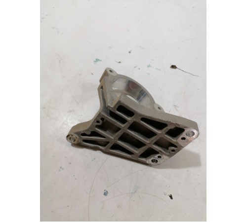 Кронштейн промежуточного вала