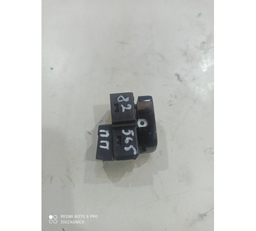 Кнопка центрального замка (передняя правая)