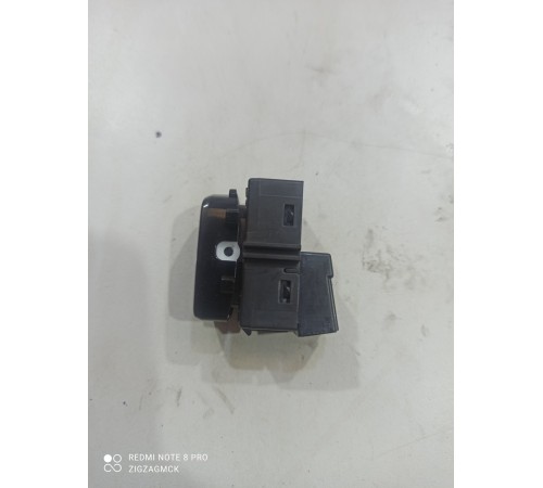 Кнопка центрального замка (передняя правая)