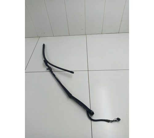 Поводок стеклоочистителя (левый) с омывателем