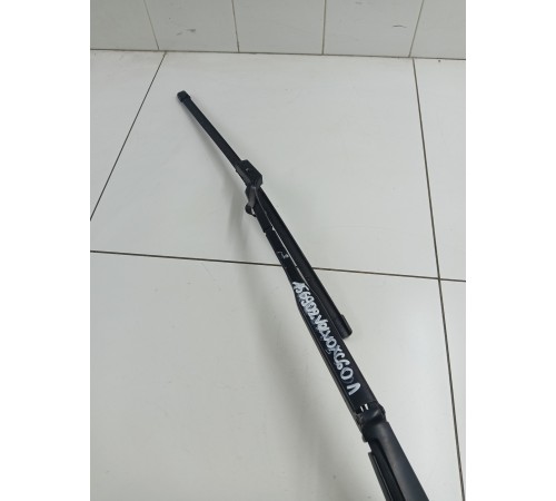 Поводок стеклоочистителя (левый) с омывателем