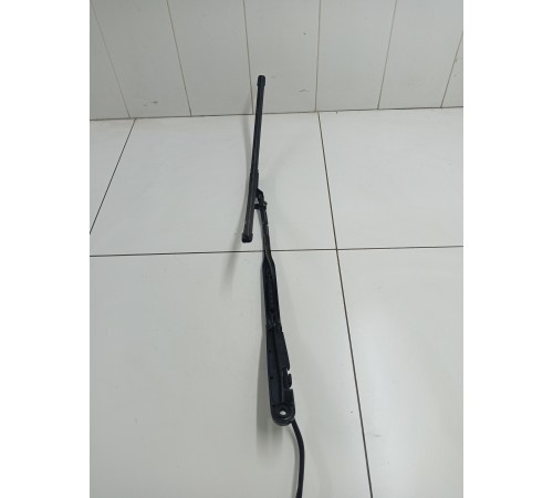 Поводок стеклоочистителя (левый) с омывателем