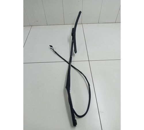 Поводок стеклоочистителя (левый) с омывателем