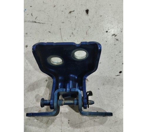 Петля двери(задняя левая верхняя)