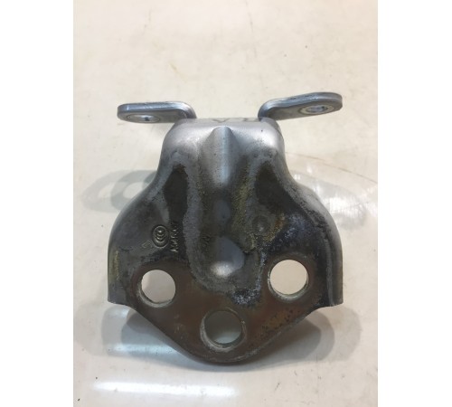 Петля двери (передняя, левая, верхняя)