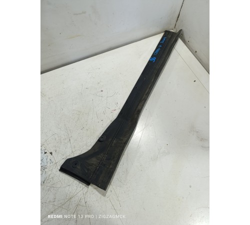 Уплотнитель двери задний левый