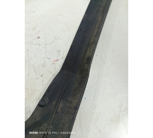 Уплотнитель двери задний левый