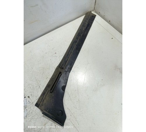 Уплотнитель двери задний левый