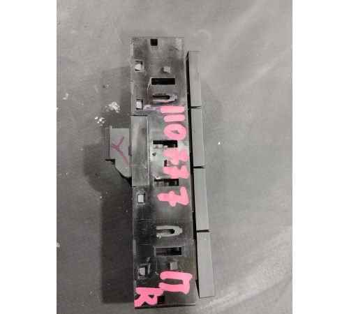 Блок кнопок памяти сиденья(передний правый)