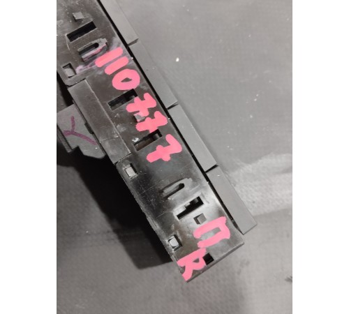 Блок кнопок памяти сиденья(передний правый)