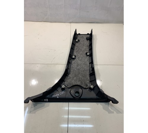 Накладка центральной стойки (левая)