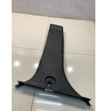 Накладка центральной стойки (левая)