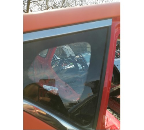 Глухое стекло, форточка заднее правое