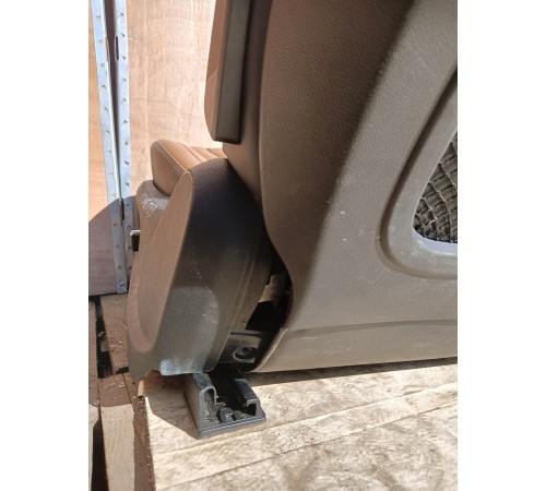 Сиденье переднее левое