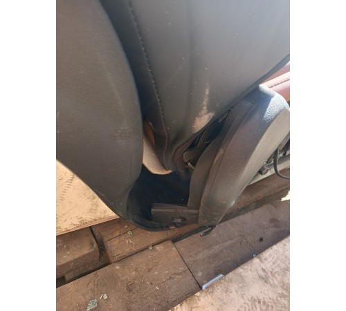 Сиденье переднее левое