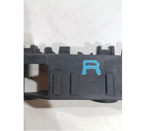 Кронштейн крепления бампера передний правый