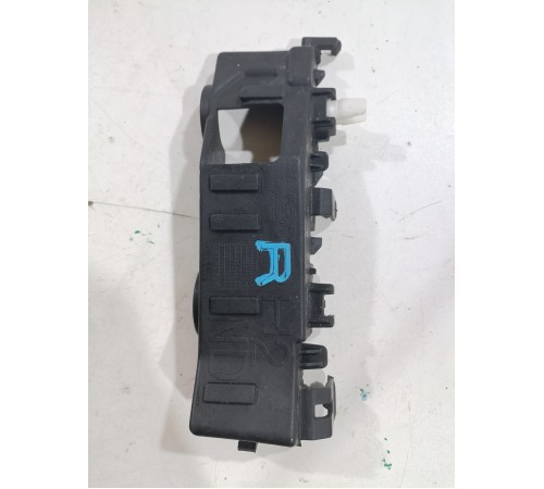 Кронштейн крепления бампера передний правый