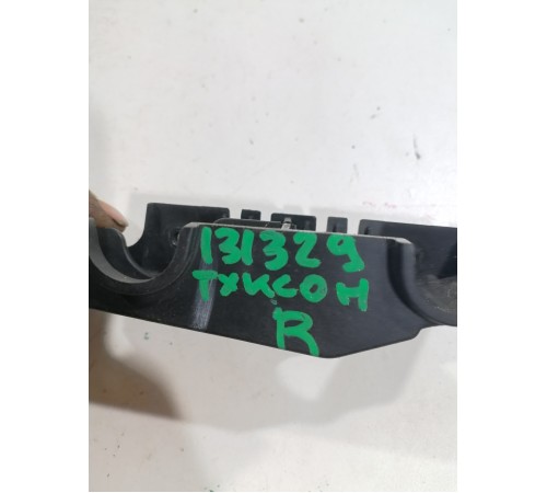 Кронштейн крепления бампера передний правый