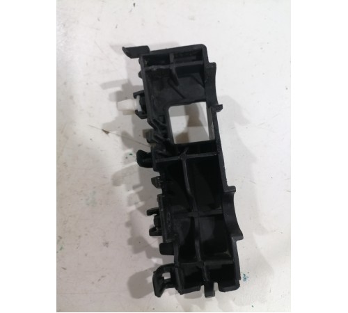 Кронштейн крепления бампера передний правый