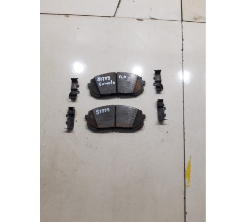 Тормозные колодки(передние левые)