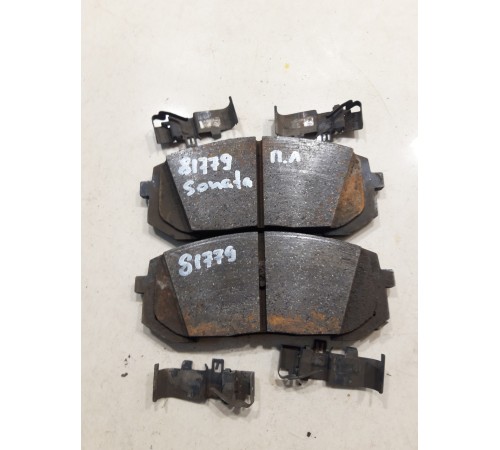 Тормозные колодки(передние левые)