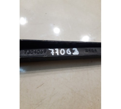 Поводок стеклоочистителя (левый)