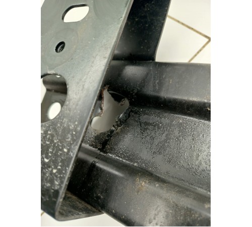 Усилитель переднего бампера