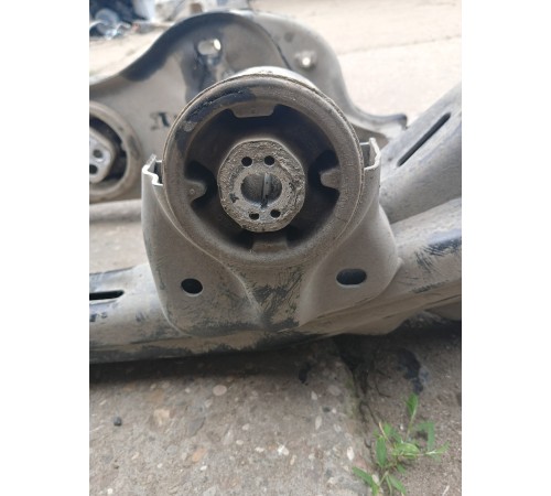 Балка подвески (подрамник) задняя