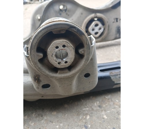 Балка подвески (подрамник) задняя