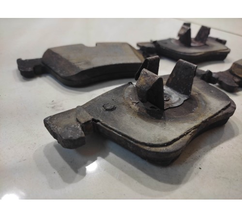 Комплект передних тормозных колодок 2шт