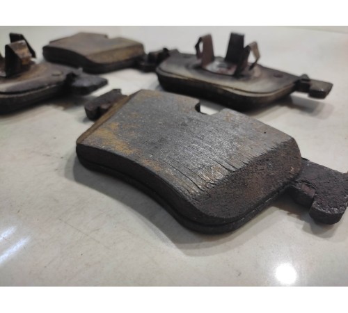 Комплект передних тормозных колодок 2шт