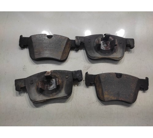 Комплект передних тормозных колодок 2шт