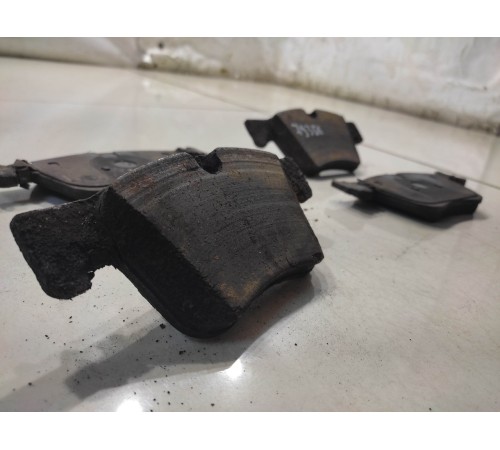 Комплект передних тормозных колодок 2шт