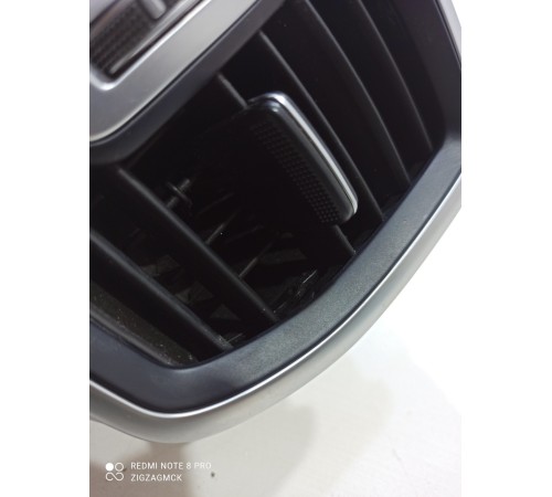 Дефлектор воздушный правый