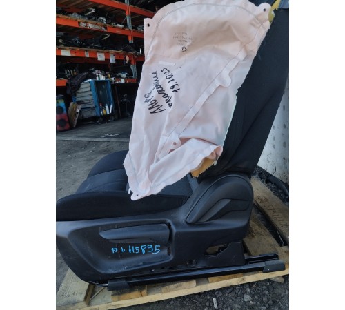 Сиденье переднее левое