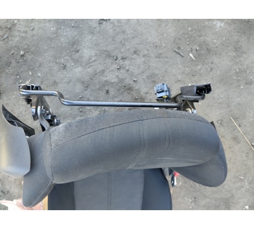 Сиденье переднее левое