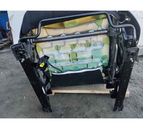 Сиденье переднее левое