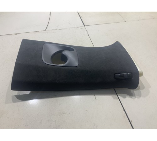 Накладка стойки центральной (верхняя правая)