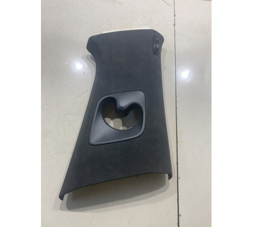 Накладка стойки центральной (верхняя правая)