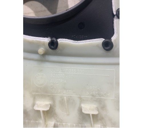 Накладка стойки центральной (верхняя правая)