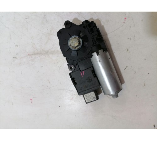 Моторчик люка крыши передний