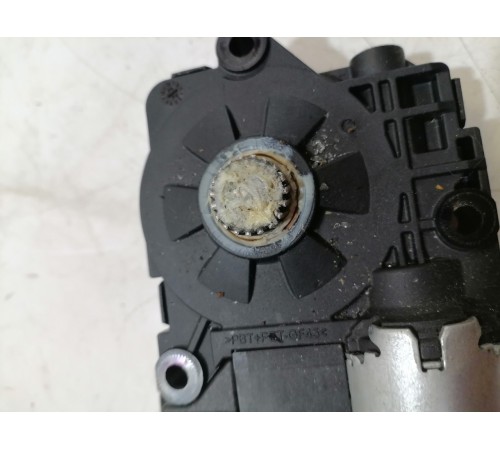 Моторчик люка крыши передний